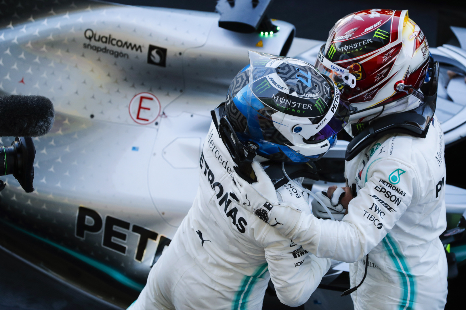 2019 Japanese Grand Prix, Sunday - Valtteri Bottas & Lewis Hamilton (image courtesy Mercedes-AMG Petronas)