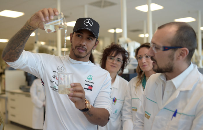 Formula 1 Fuel: Lewis Hamilton analysing PETRONAS Syntium with CoolTech