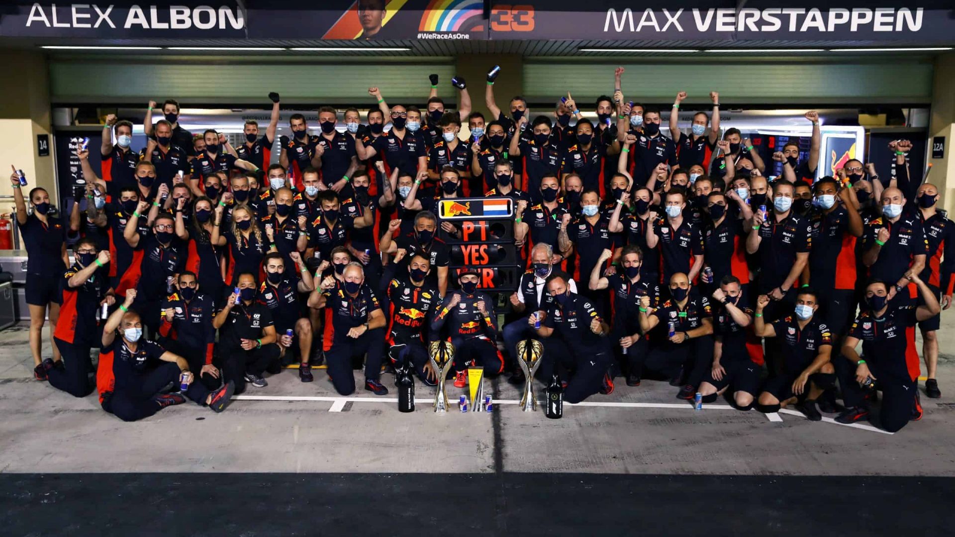 ABU DHABI, UNITED ARAB EMIRATES - DECEMBER 13: Race winner Max Verstappen of Netherlands and Red Bull Racing celebrates with his team following the the F1 Grand Prix of Abu Dhabi at Yas Marina Circuit on December 13, 2020 in Abu Dhabi, United Arab Emirates. (Photo by Mark Thompson/Getty Images) // Getty Images / Red Bull Content Pool  // SI202012130536 // Usage for editorial use only //