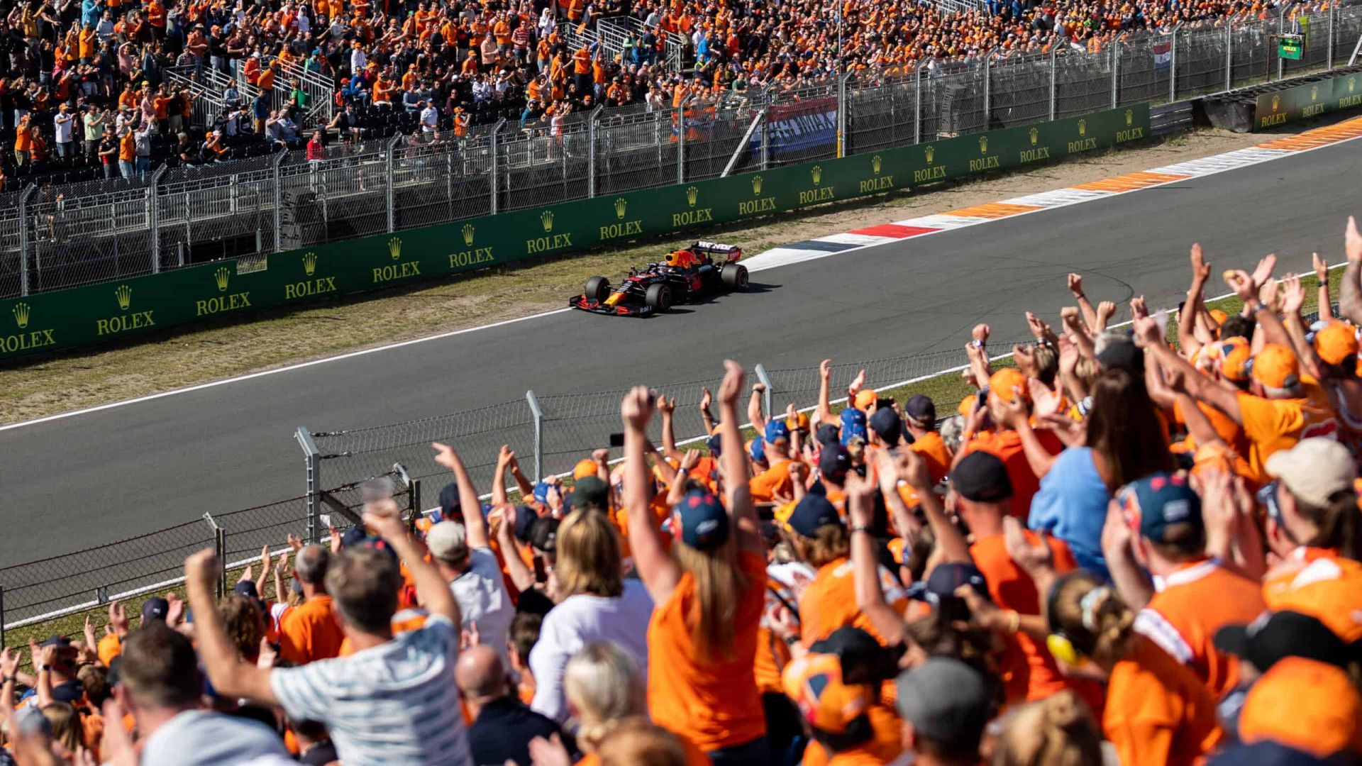 ZANDVOORT, NETHERLANDS - SEPTEMBER 04: Fans celebrate Max Verstappen of the Netherlands driving the (33) Red Bull Racing RB16B Honda during qualifying ahead of the F1 Grand Prix of The Netherlands at Circuit Zandvoort on September 04, 2021 in Zandvoort, Netherlands. (Photo by Boris Streubel/Getty Images) // Getty Images / Red Bull Content Pool // SI202109040791 // Usage for editorial use only //