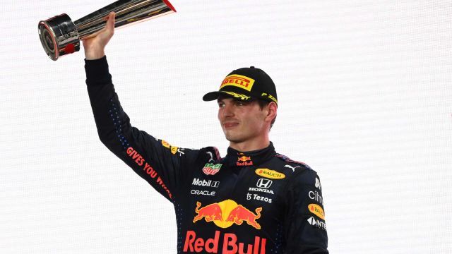 DOHA, QATAR - NOVEMBER 21: Second placed Max Verstappen of Netherlands and Red Bull Racing celebrates on the podium during the F1 Grand Prix of Qatar at Losail International Circuit on November 21, 2021 in Doha, Qatar. (Photo by Clive Mason/Getty Images) // Getty Images / Red Bull Content Pool // SI202111210372 // Usage for editorial use only //