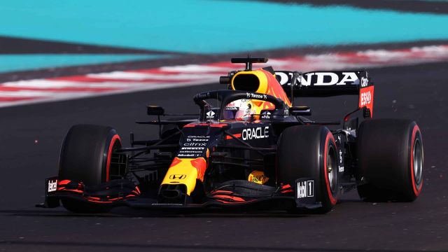 ABU DHABI, UNITED ARAB EMIRATES - DECEMBER 10: Max Verstappen of the Netherlands driving the (33) Red Bull Racing RB16B Honda during practice ahead of the F1 Grand Prix of Abu Dhabi at Yas Marina Circuit on December 10, 2021 in Abu Dhabi, United Arab Emirates. (Photo by Lars Baron/Getty Images) // Getty Images / Red Bull Content Pool // SI202112100269 // Usage for editorial use only //