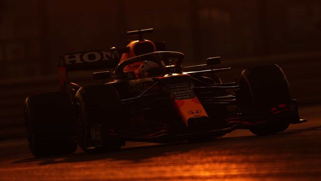 ABU DHABI, UNITED ARAB EMIRATES - DECEMBER 10: Max Verstappen of the Netherlands driving the (33) Red Bull Racing RB16B Honda during practice ahead of the F1 Grand Prix of Abu Dhabi at Yas Marina Circuit on December 10, 2021 in Abu Dhabi, United Arab Emirates. (Photo by Lars Baron/Getty Images) // Getty Images / Red Bull Content Pool // SI202112100308 // Usage for editorial use only //