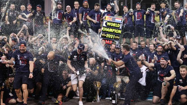 ABU DHABI, UNITED ARAB EMIRATES - DECEMBER 12: Race winner and 2021 F1 World Drivers Champion Max Verstappen of Netherlands and Red Bull Racing celebrates with his team after the F1 Grand Prix of Abu Dhabi at Yas Marina Circuit on December 12, 2021 in Abu Dhabi, United Arab Emirates. (Photo by Lars Baron/Getty Images) // Getty Images / Red Bull Content Pool // SI202112120622 // Usage for editorial use only //