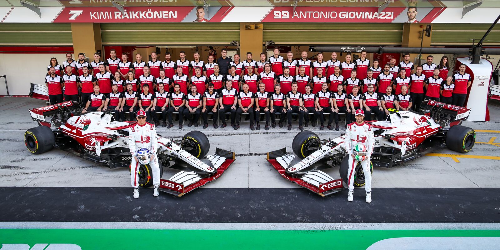 2021 Abu Dhabi Grand Prix Sunday - Alfa Romeo Racing team photo
