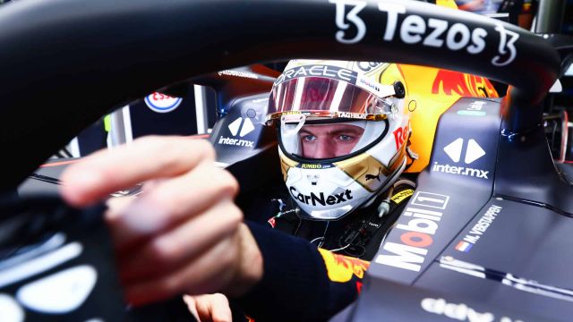 MELBOURNE, AUSTRALIA - APRIL 08: Max Verstappen of the Netherlands and Oracle Red Bull Racing prepares to drive in the garage during practice ahead of the F1 Grand Prix of Australia at Melbourne Grand Prix Circuit on April 08, 2022 in Melbourne, Australia. (Photo by Mark Thompson/Getty Images) // Getty Images / Red Bull Content Pool // SI202204080221 // Usage for editorial use only //