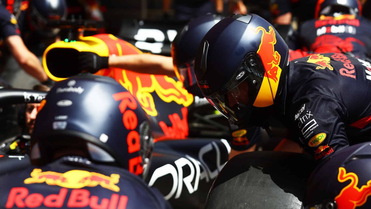 BARCELONA, SPAIN - MAY 20: The Red Bull Racing team practice pitstops prior to practice ahead of the F1 Grand Prix of Spain at Circuit de Barcelona-Catalunya on May 20, 2022 in Barcelona, Spain. (Photo by Mark Thompson/Getty Images) // Getty Images / Red Bull Content Pool // SI202205200305 // Usage for editorial use only //