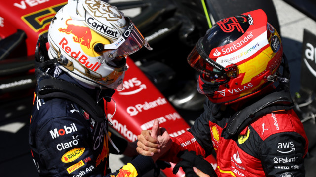 MONTREAL, QUEBEC - JUNE 19: Race winner Max Verstappen of the Netherlands and Oracle Red Bull Racing talks with Second placed Carlos Sainz of Spain and Ferrari in parc ferme during the F1 Grand Prix of Canada at Circuit Gilles Villeneuve on June 19, 2022 in Montreal, Quebec. (Photo by Clive Rose/Getty Images) // Getty Images / Red Bull Content Pool // SI202206200003 // Usage for editorial use only //