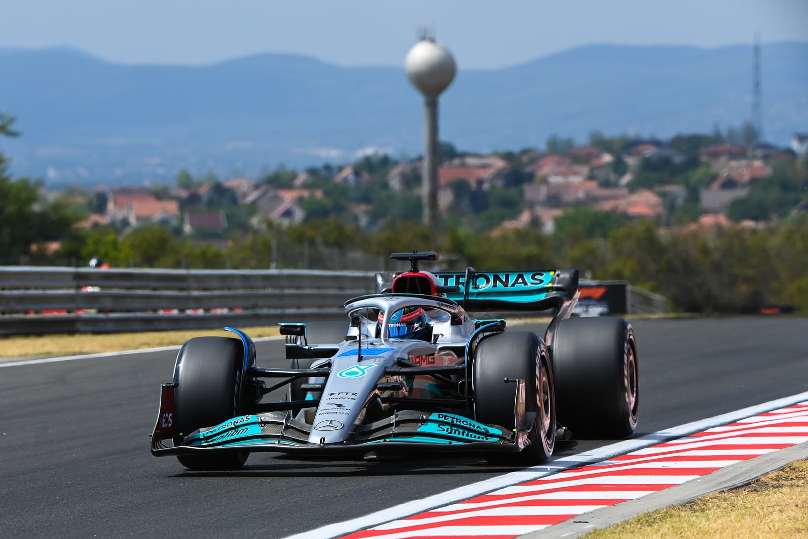 Hamilton: Crazy how Mercedes F1 car swings from track to track