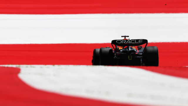 SPIELBERG, AUSTRIA - JULY 08: Max Verstappen of the Netherlands driving the (1) Oracle Red Bull Racing RB18 on track during practice ahead of the F1 Grand Prix of Austria at Red Bull Ring on July 08, 2022 in Spielberg, Austria. (Photo by Getty Images/Getty Images) // Getty Images / Red Bull Content Pool // SI202207080244 // Usage for editorial use only //