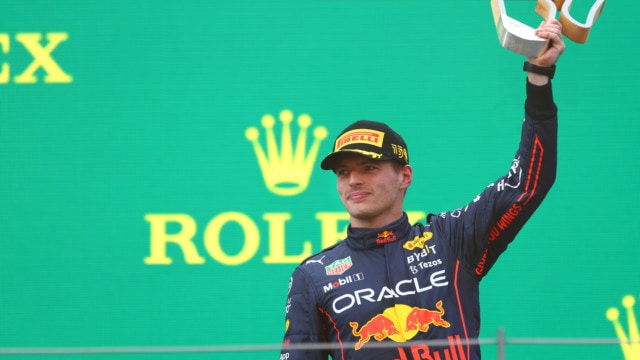 SPIELBERG, AUSTRIA - JULY 10: Second placed Max Verstappen of the Netherlands and Oracle Red Bull Racing celebrates on the podium during the F1 Grand Prix of Austria at Red Bull Ring on July 10, 2022 in Spielberg, Austria. (Photo by Clive Rose/Getty Images) // Getty Images / Red Bull Content Pool // SI202207100323 // Usage for editorial use only //