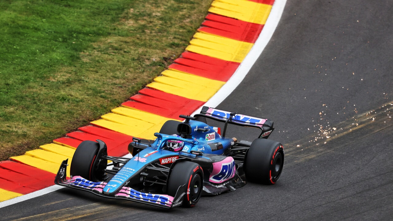 Belgian Grand Prix 2022 - Fernando Alonso (ESP) Alpine F1 Team A522 sends sparks flying. Belgian Grand Prix, Saturday 27th August 2022. Spa-Francorchamps, Belgium.