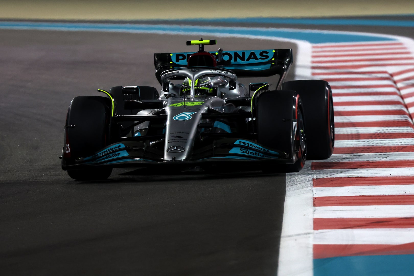 2022 Abu Dhabi Grand Prix, Saturday - Lewis Hamilton