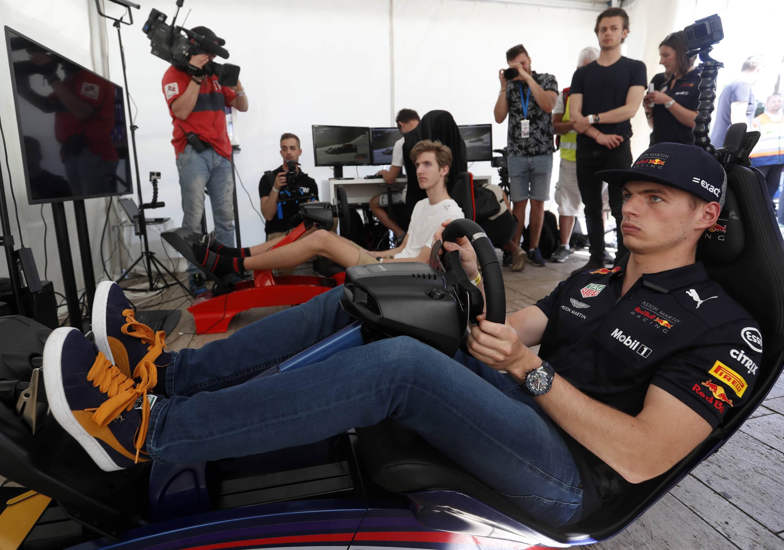 How Verstappen uses sim racing to become a better driver