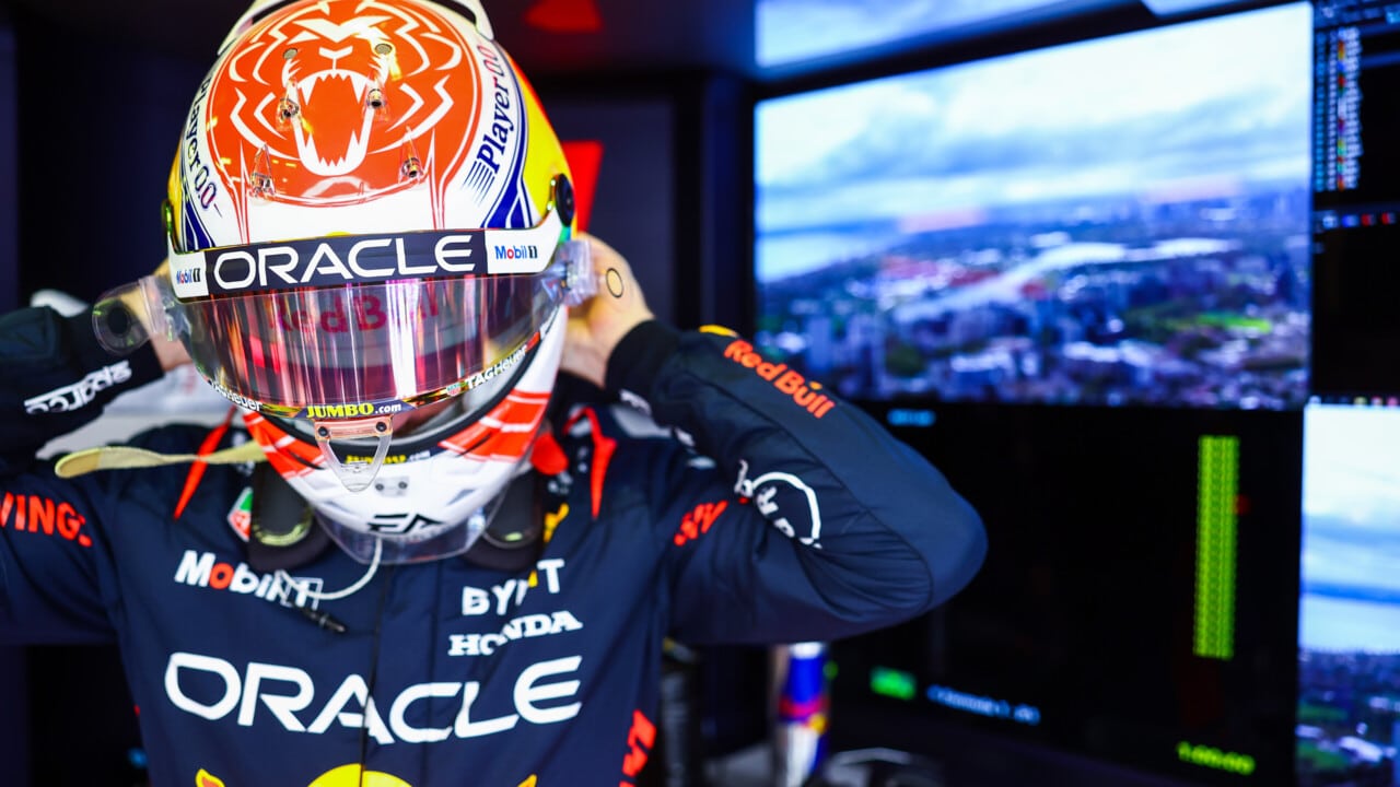 MELBOURNE, AUSTRALIA - MARCH 31: Max Verstappen of the Netherlands and Oracle Red Bull Racing prepares to drive in the garage during practice ahead of the F1 Grand Prix of Australia at Albert Park Grand Prix Circuit on March 31, 2023 in Melbourne, Australia. (Photo by Mark Thompson/Getty Images) // Getty Images / Red Bull Content Pool // SI202303310141 // Usage for editorial use only //