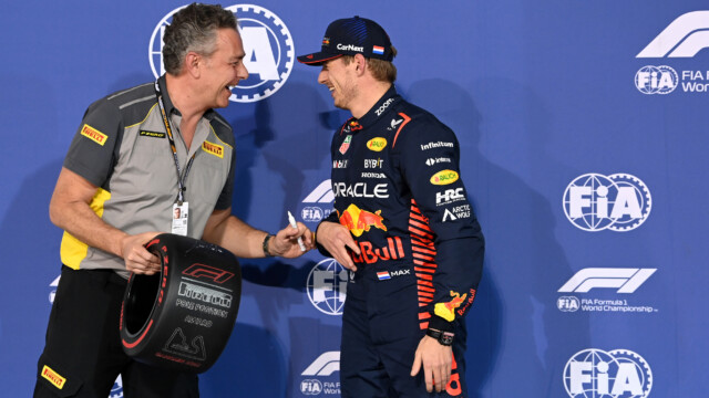 BAHRAIN INTERNATIONAL CIRCUIT, BAHRAIN - MARCH 04: Max Verstappen, Red Bull Racing, receives his Pirelli Pole Position Award from Mario Isola, Racing Manager, Pirelli Motorsport during the Bahrain GP at Bahrain International Circuit on Saturday March 04, 2023 in Sakhir, Bahrain. (Photo by Mark Sutton / LAT Images) - 2023 Bahrain Grand Prix: Qualifying Tyre Analysis
