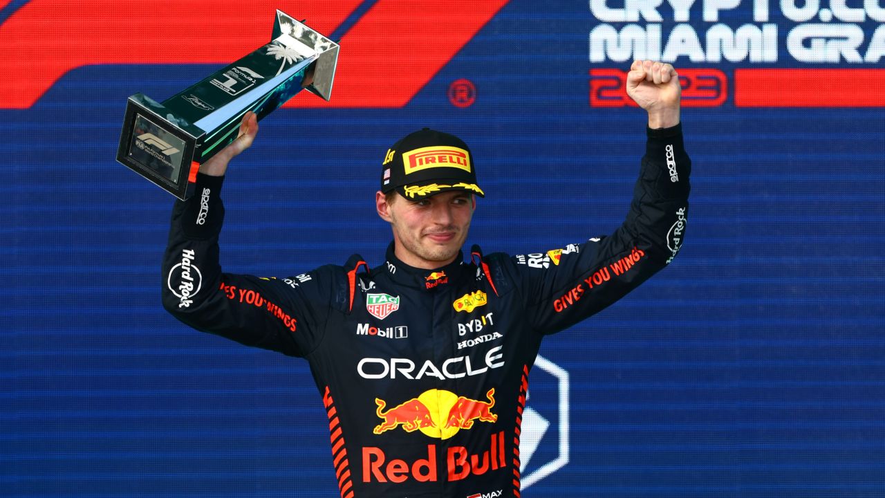 MIAMI, FLORIDA - MAY 07: Race winner Max Verstappen of the Netherlands and Oracle Red Bull Racing celebrates on the podium during the F1 Grand Prix of Miami at Miami International Autodrome on May 07, 2023 in Miami, Florida. (Photo by Mark Thompson/Getty Images) // Getty Images / Red Bull Content Pool // SI202305080063 // Usage for editorial use only //