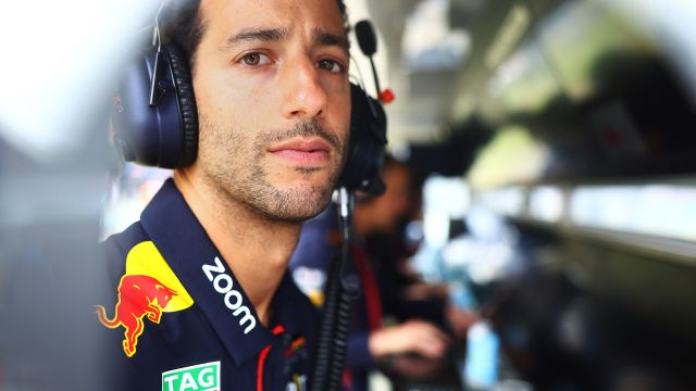 NORTHAMPTON, ENGLAND - JULY 08: Daniel Ricciardo of Australia and Oracle Red Bull Racing looks on from the pitwall during final practice ahead of the F1 Grand Prix of Great Britain at Silverstone Circuit on July 08, 2023 in Northampton, England. (Photo by Mark Thompson/Getty Images) // Getty Images / Red Bull Content Pool // SI202307080171 // Usage for editorial use only //