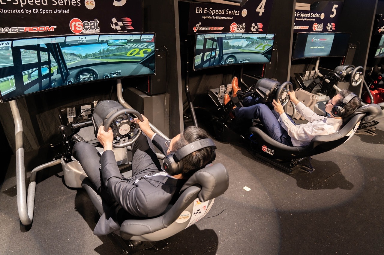 How Esports Car Racing Games Transform Players into Digital Racers