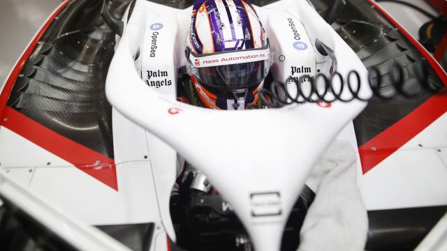 MARINA BAY STREET CIRCUIT, SINGAPORE - SEPTEMBER 16: Nico Hulkenberg, Haas F1 Team during the Singapore GP at Marina Bay Street Circuit on Saturday September 16, 2023 in Singapore, Singapore. (Photo by Andy Hone / LAT Images)