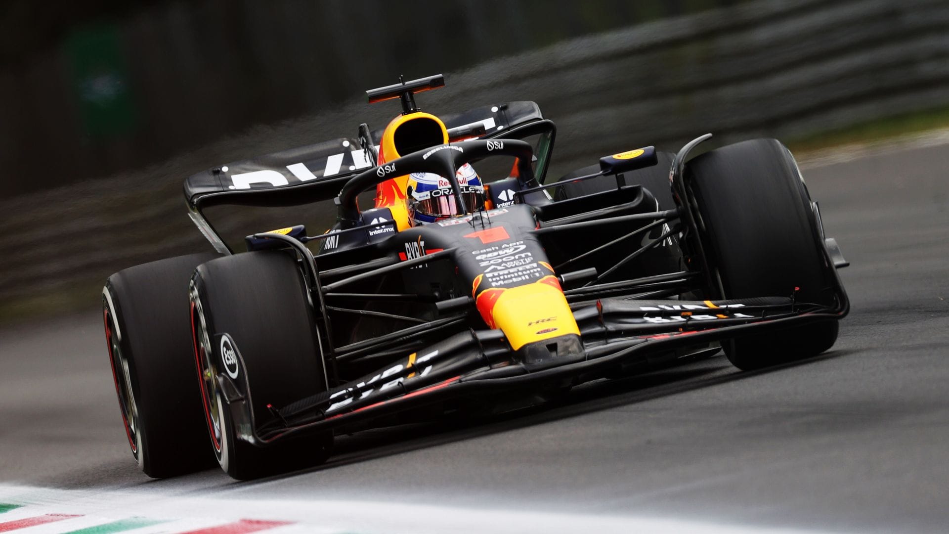 MONZA, ITALY - SEPTEMBER 01: Max Verstappen of the Netherlands driving the (1) Oracle Red Bull Racing RB19 on track during practice ahead of the F1 Grand Prix of Italy at Autodromo Nazionale Monza on September 01, 2023 in Monza, Italy. (Photo by Ryan Pierse/Getty Images) // Getty Images / Red Bull Content Pool // SI202309010476 // Usage for editorial use only //