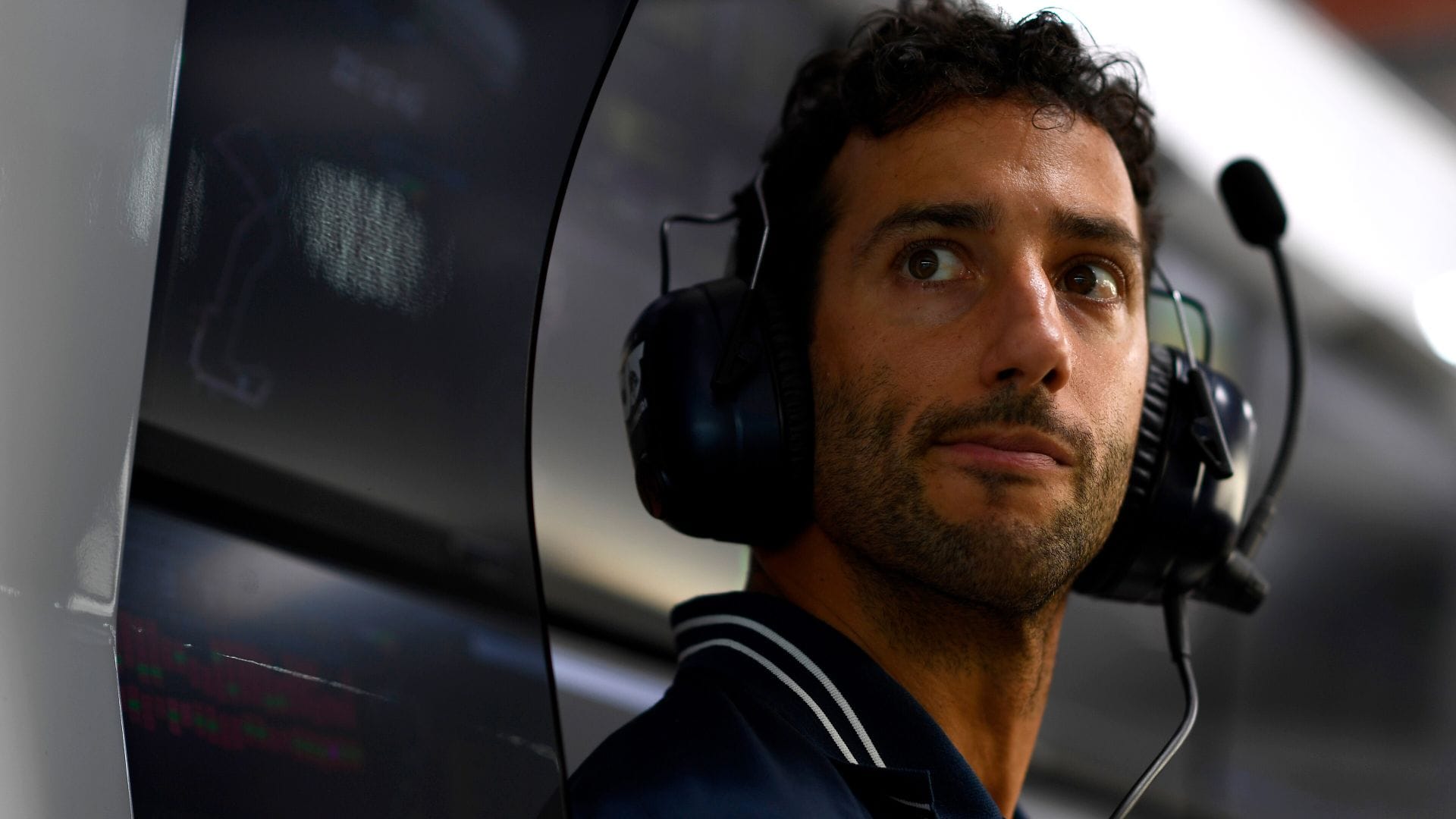 SINGAPORE, SINGAPORE - SEPTEMBER 16: Daniel Ricciardo of Australia and Scuderia AlphaTauri looks on from the pitwall during qualifying ahead of the F1 Grand Prix of Singapore at Marina Bay Street Circuit on September 16, 2023 in Singapore, Singapore. (Photo by Rudy Carezzevoli/Getty Images) // Getty Images / Red Bull Content Pool // SI202309160457 // Usage for editorial use only //