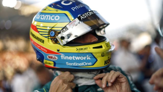 Alonso Stalls 2025 Aston Martin Talks, Eyes Mercedes Seat