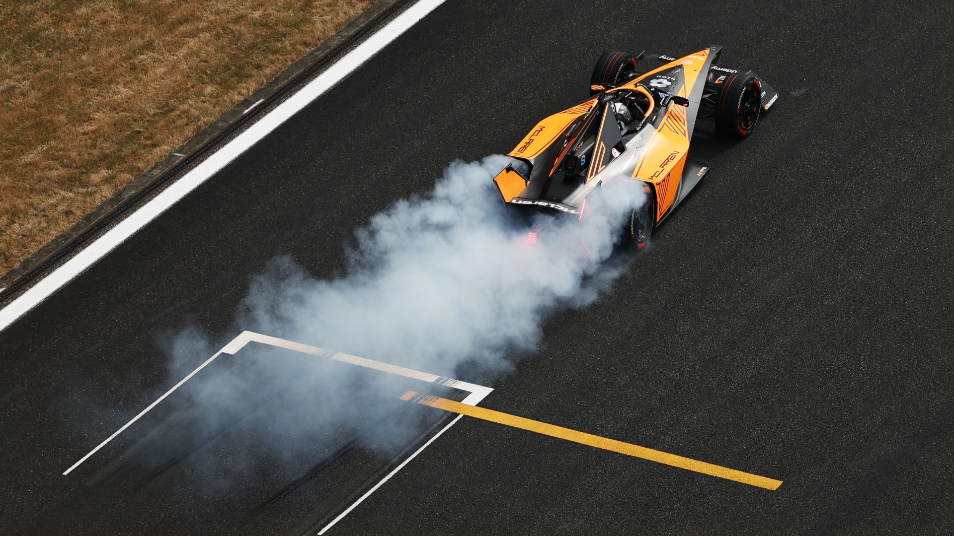 Sam Bird, Neom Mclaren Formula E Team, E 4orce 04, Does A Burnout On The Grid