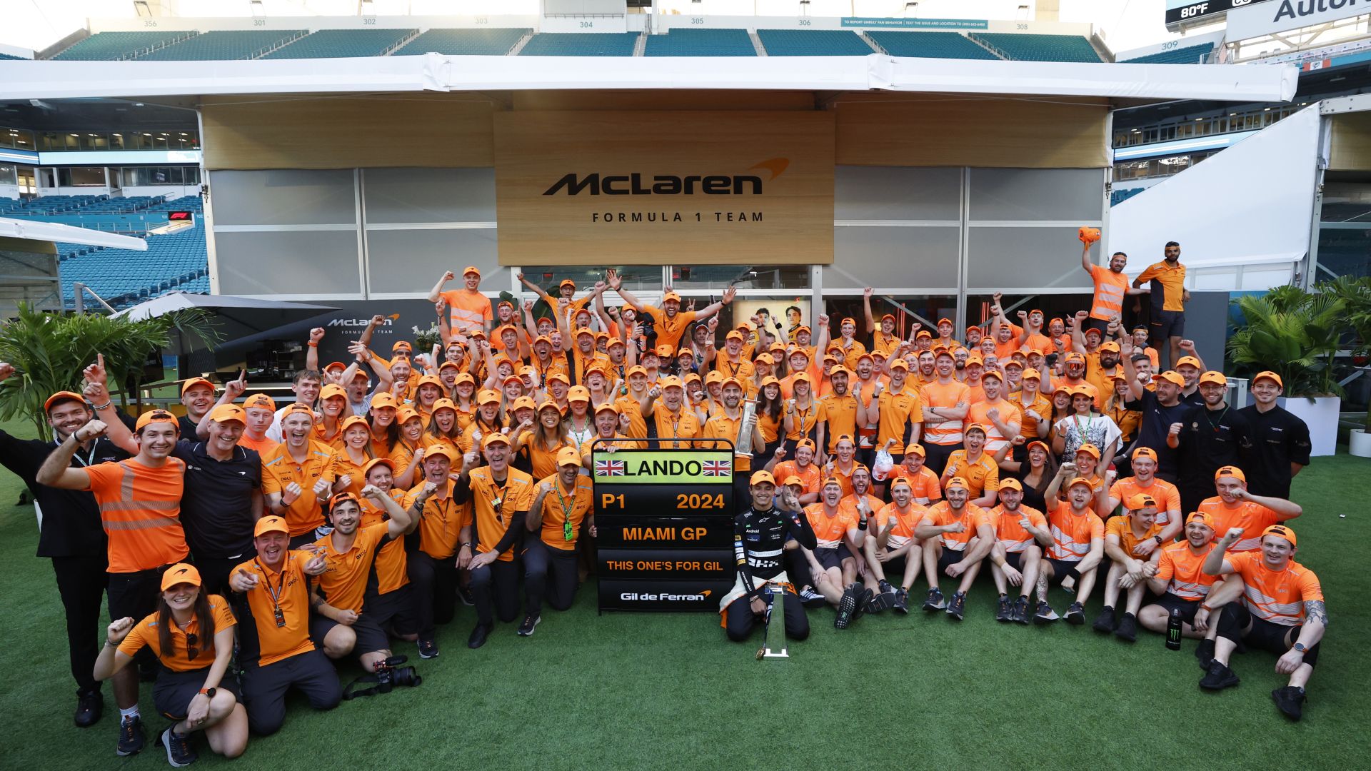 Lando Norris, McLaren F1 Team, 1st position, and the McLaren team celebrate victory
