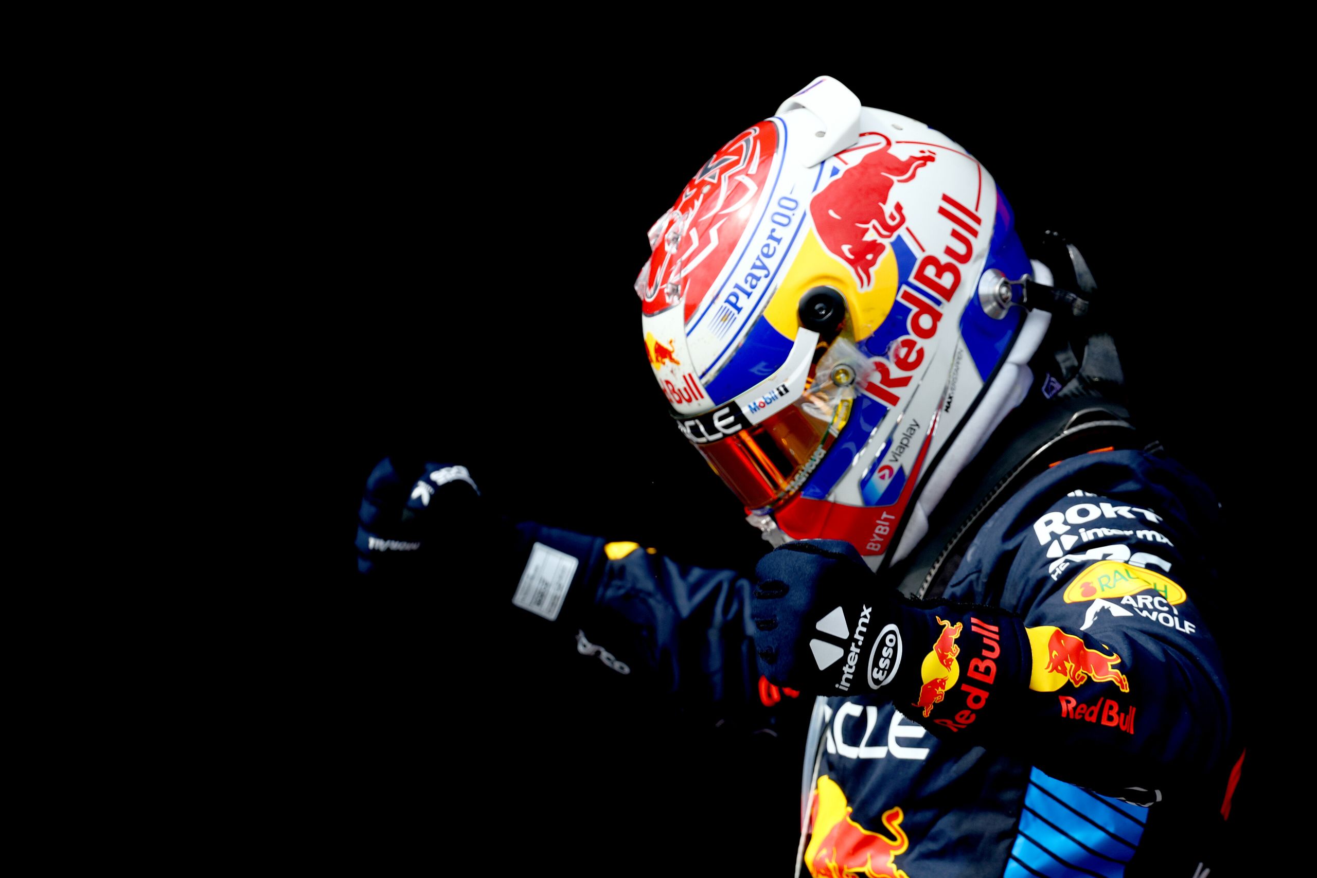 IMOLA, ITALY - MAY 19: Race winner Max Verstappen of the Netherlands and Oracle Red Bull Racing celebrates in parc ferme during the F1 Grand Prix of Emilia-Romagna at Autodromo Enzo e Dino Ferrari Circuit on May 19, 2024 in Imola, Italy. (Photo by Clive Rose/Getty Images) // Getty Images / Red Bull Content Pool // SI202405190469 // Usage for editorial use only //