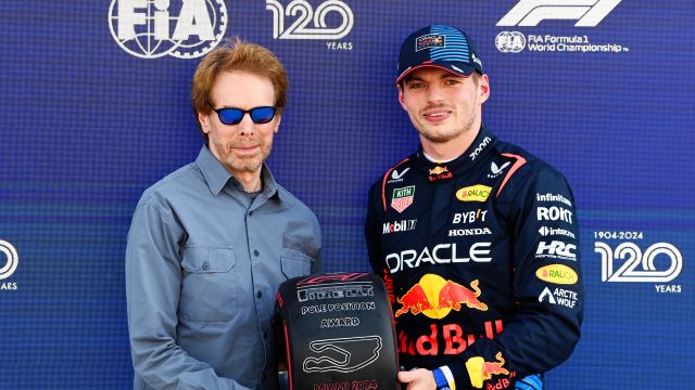 MIAMI INTERNATIONAL AUTODROME, UNITED STATES OF AMERICA - MAY 04: Pole man Max Verstappen, Red Bull Racing, receives his Pirelli Pole Position Award from Producer Jerry Bruckheimer during the Miami GP at Miami International Autodrome on Saturday May 04, 2024 in Miami, United States of America. (Photo by Mark Sutton / LAT Images)