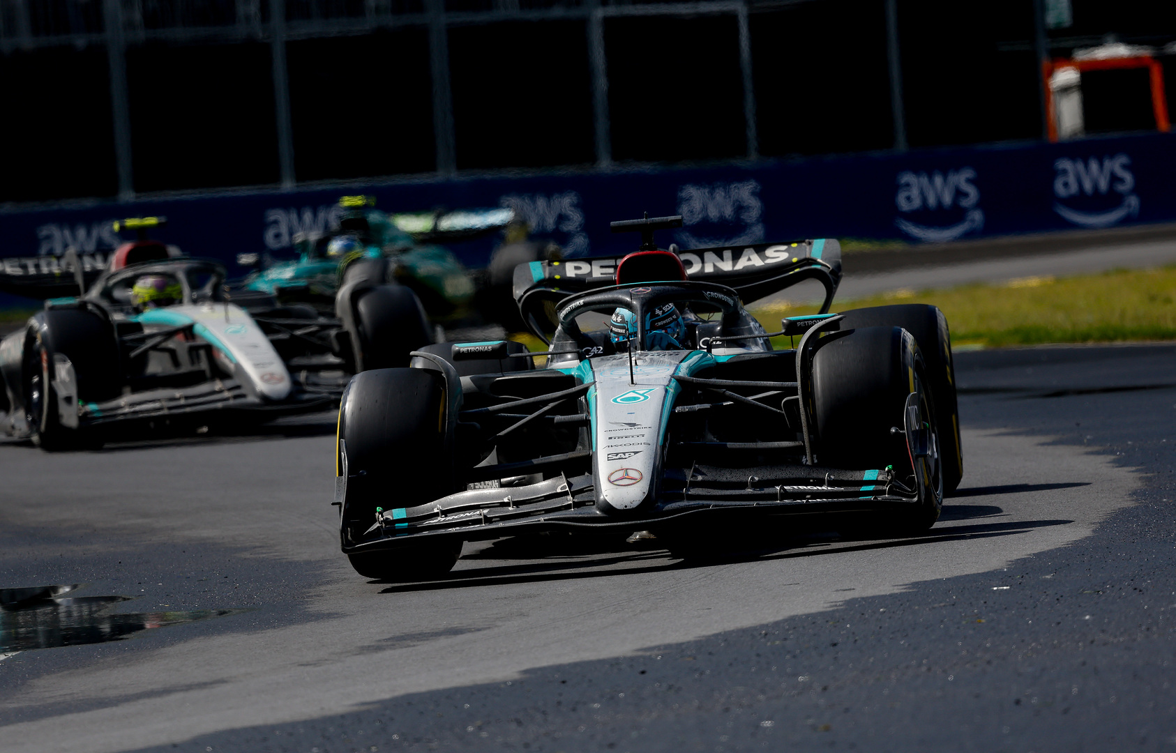 Canadian Grand Prix, Sunday - George Russell leads Lewis Hamilton