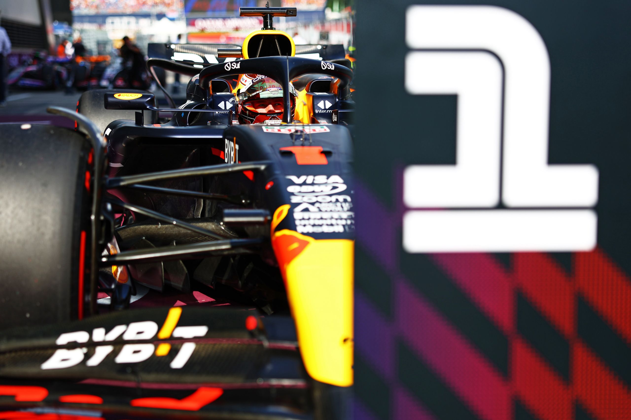 SPIELBERG, AUSTRIA - JUNE 29: Pole position qualifier Max Verstappen of the Netherlands and Oracle Red Bull Racing stops in parc ferme during qualifying ahead of the F1 Grand Prix of Austria at Red Bull Ring on June 29, 2024 in Spielberg, Austria. (Photo by Mark Thompson/Getty Images) // Getty Images / Red Bull Content Pool // SI202406290512 // Usage for editorial use only //