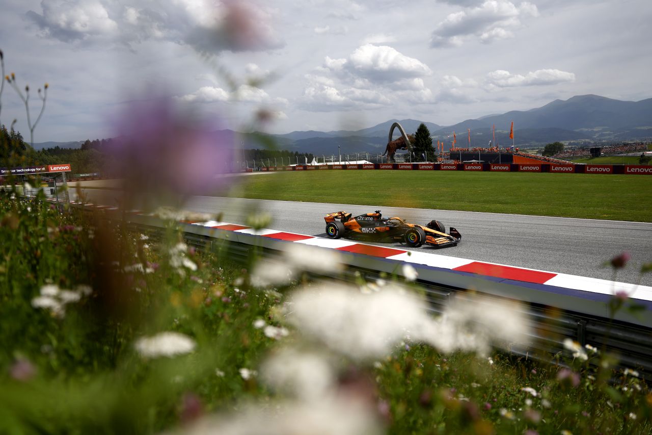 Oscar Piastri, Mclaren Mcl38