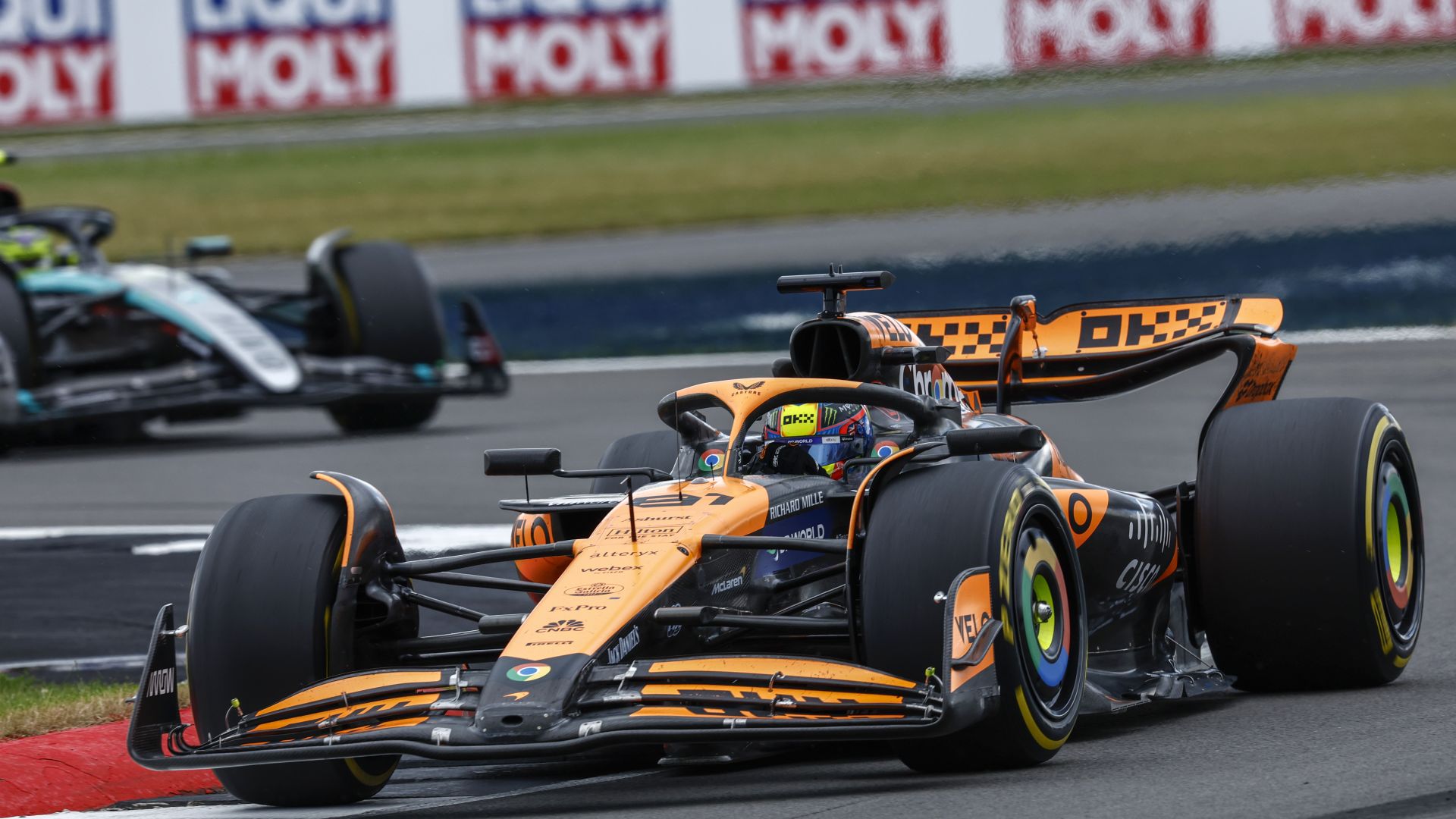 Oscar Piastri, Mclaren Mcl38, Leads Sir Lewis Hamilton, Mercedes F1 W15