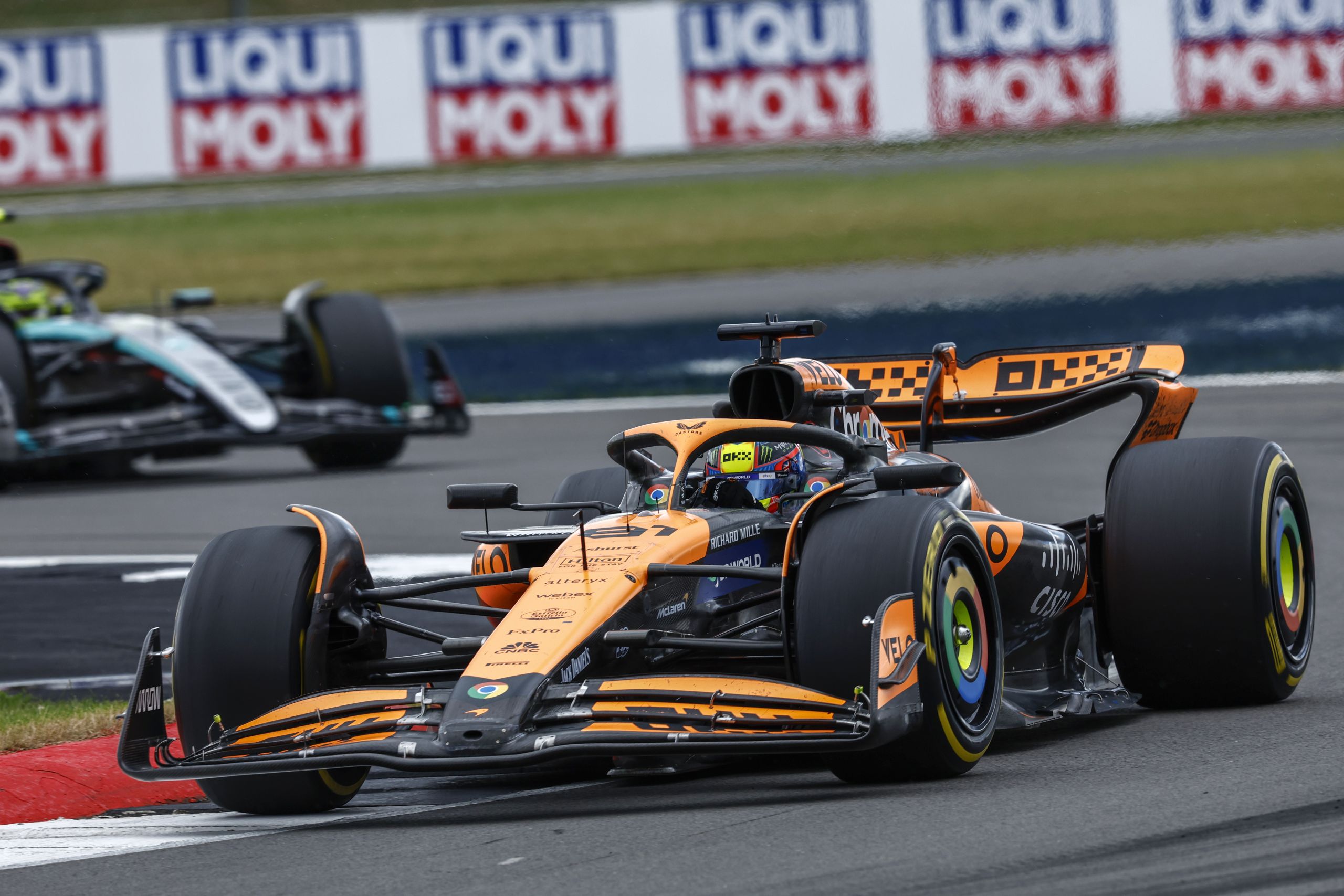 Oscar Piastri, Mclaren Mcl38, Leads Sir Lewis Hamilton, Mercedes F1 W15