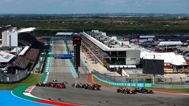 Lewis Hamilton of Great Britain driving the (44) Mercedes AMG Petronas F1 Team Mercedes W12 and Max Verstappen of the Netherlands driving the (33) Red Bull Racing RB16B Honda battle for position at the start during the F1 Grand Prix of USA at Circuit of The Americas on October 24, 2021 in Austin, Texas. (Photo by Jared C. Tilton/Getty Images)