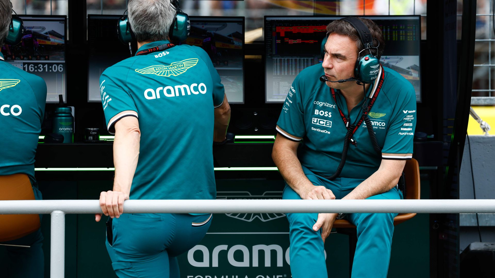 Dan Fallows, Technical Director, Aston Martin F1 Team, On The Pit Wall