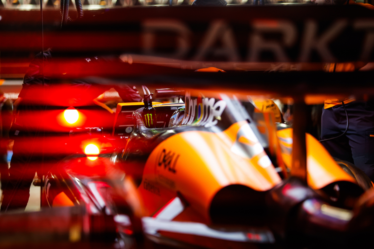 Oscar Piastri, Mclaren Mcl38, In The Garage