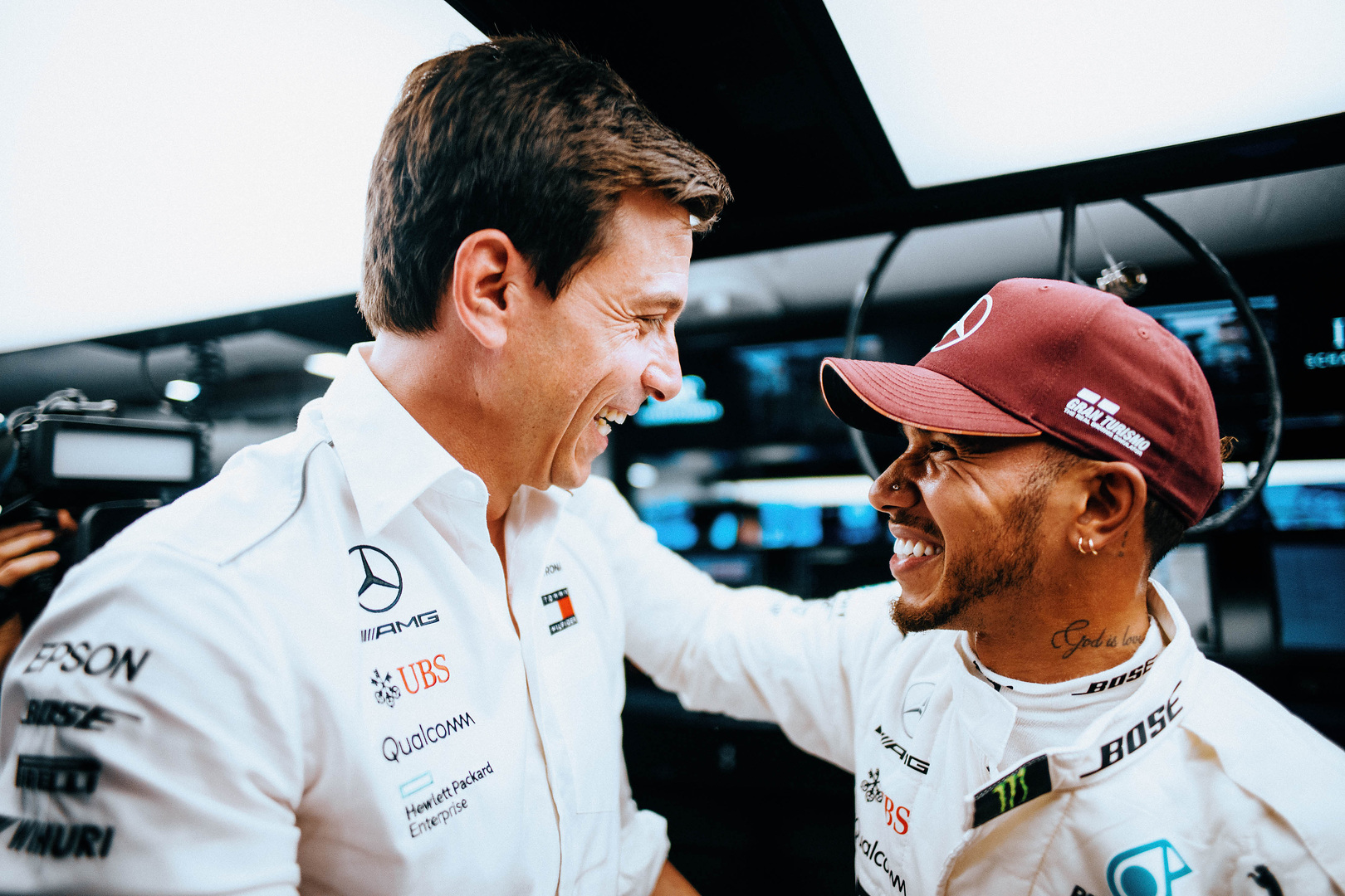 2018 Singapore Grand Prix, Saturday - Toto Wolff and Lewis Hamilton