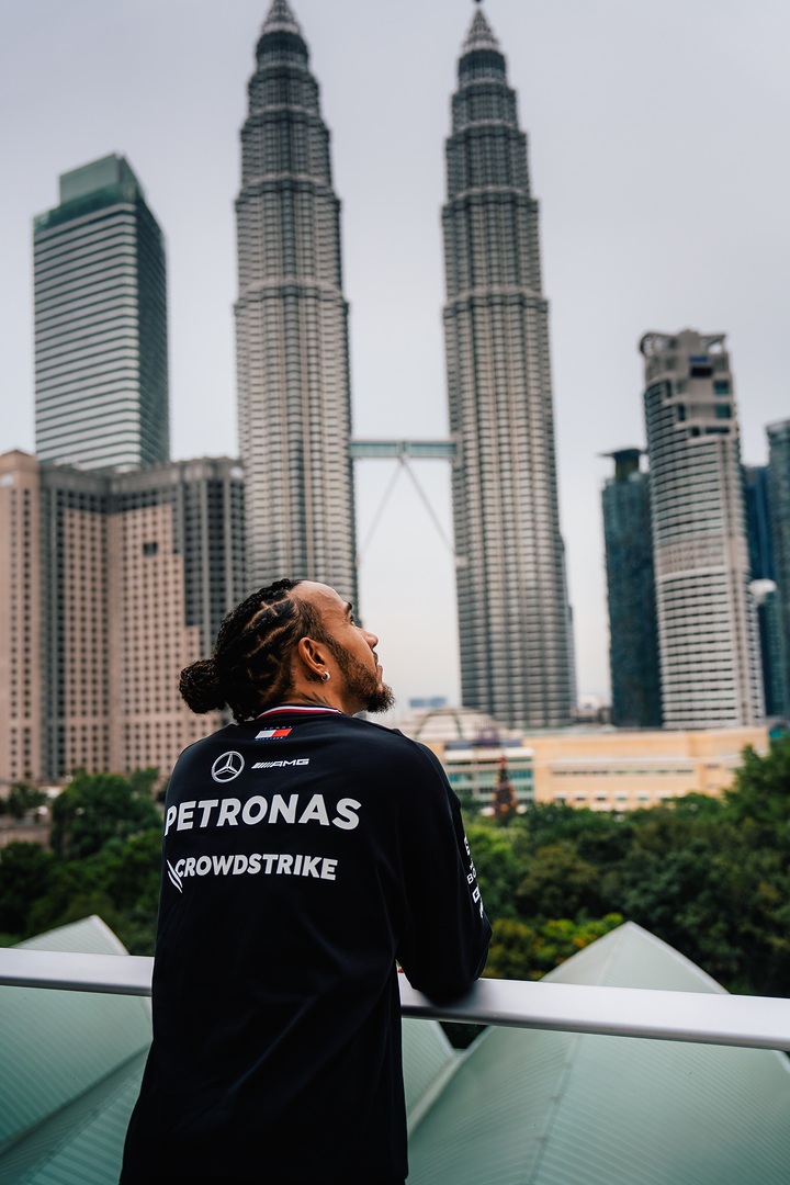 Lewis Hamilton Verabschiedet Sich Von Petronas Mit Abschiedsbesuch In Malaysia