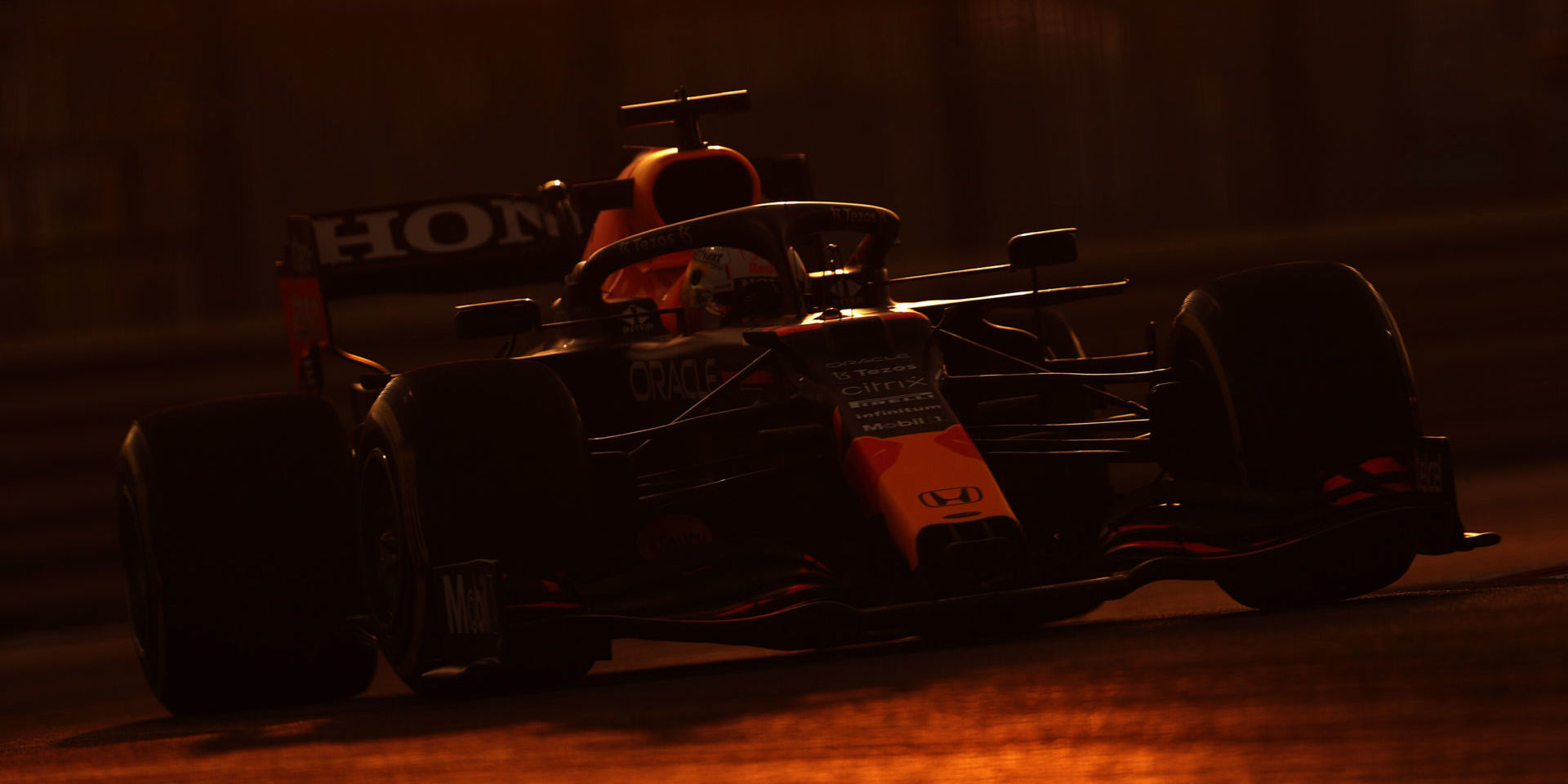 ABU DHABI, UNITED ARAB EMIRATES - DECEMBER 10: Max Verstappen of the Netherlands driving the (33) Red Bull Racing RB16B Honda during practice ahead of the F1 Grand Prix of Abu Dhabi at Yas Marina Circuit on December 10, 2021 in Abu Dhabi, United Arab Emirates. (Photo by Lars Baron/Getty Images) // Getty Images / Red Bull Content Pool // SI202112100308 // Usage for editorial use only //